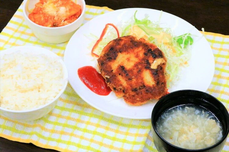 鷹ノ台ドライビングスクールの食事例